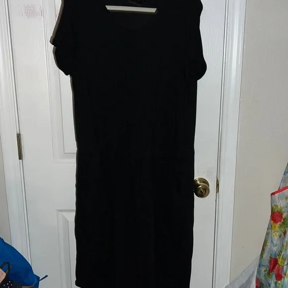 Dresses | Black Midi Tshirt Dress With Synched Waist Two Pockets Below  Waist | Poshmark